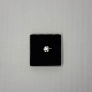 Woman's 925 Moissanite Ring